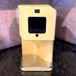 Yellow LEVO II infuser